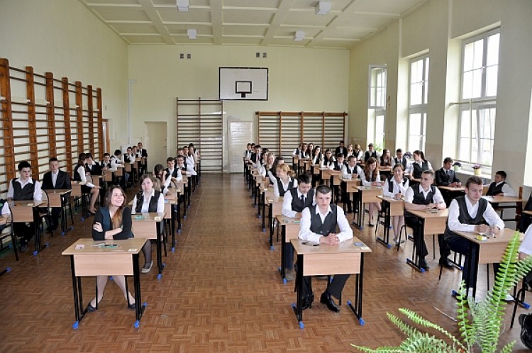 Drugi dzień testów w gimnazjach. Byliśmy w Publicznym Gimnazjum im. Królowej Jadwigi w Garbatce- Letnisko