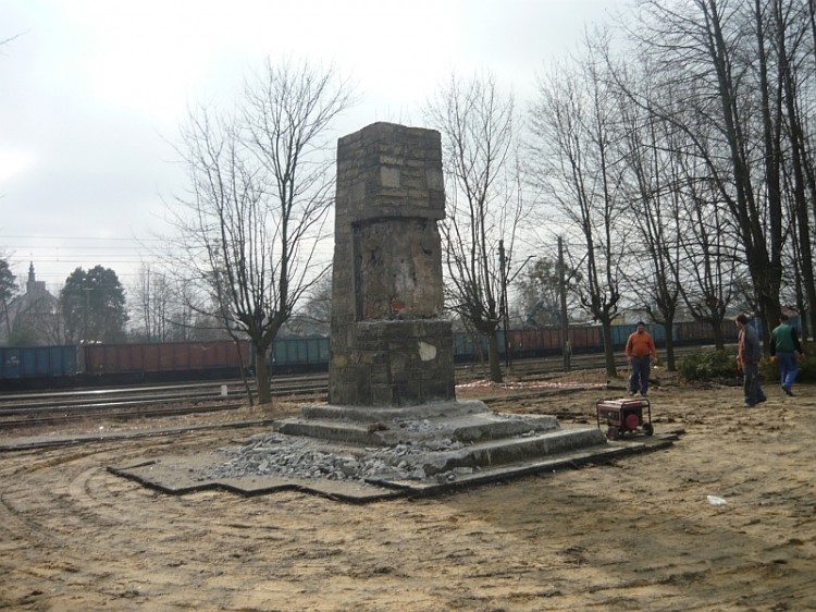 Trwa remont pomnika Prace zakończa się w czerwcu
