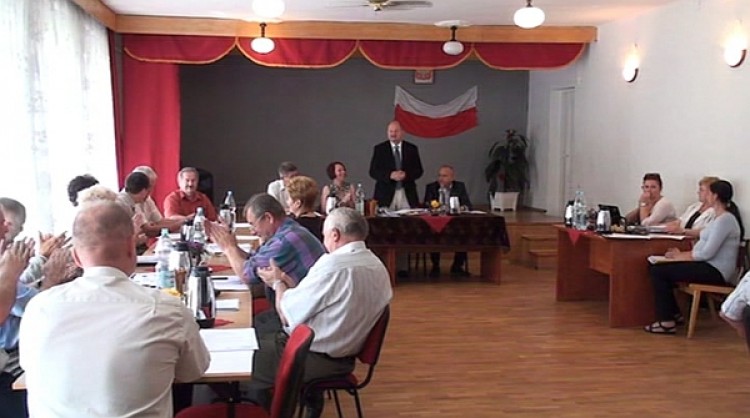 Jednogłośnie za udzieleniem absolutorium Wójt Robert Kowalczyk nagrodzony burzą oklasków