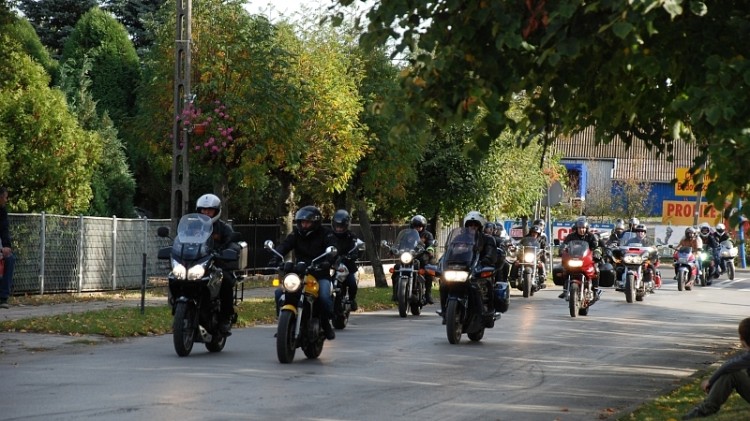 Parada, jazda na jednym kole i impreza V BIKE-NIGHT w Garbatce (foto)