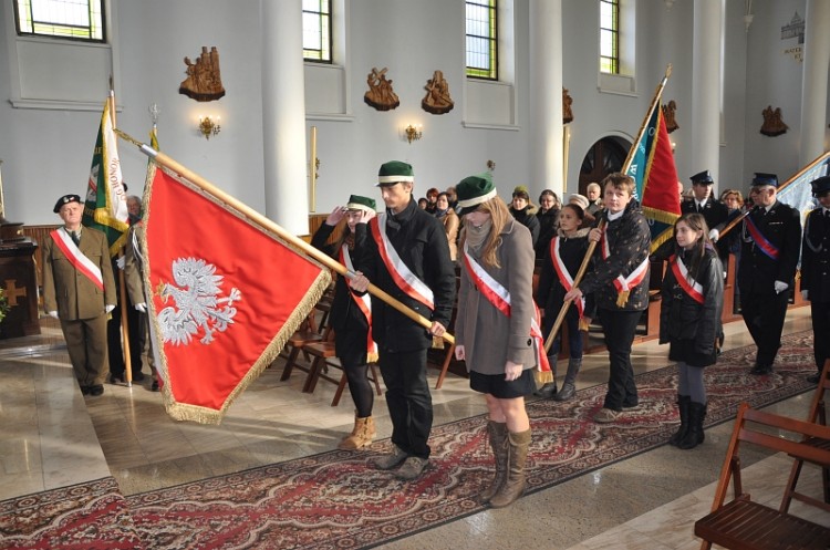 Obchody Narodowego Święta Niepodległości  Wieczornica w Zespole Szkół Samorządowych w Garbatce-Letnisko