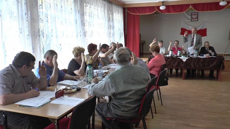 Radni zadowoleni z realizacji budżetu (wideo) Jednogłośne absolutorium dla Wójta Roberta Kowalczyka
