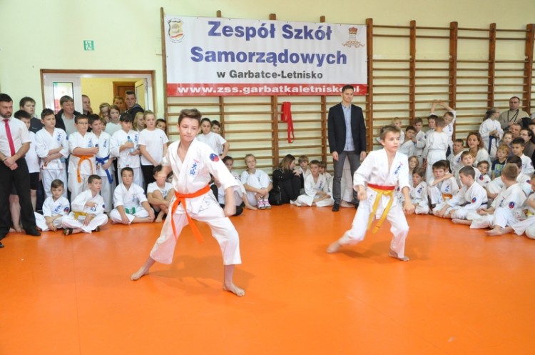 IV MIKOŁAJKOWY TURNIEJ OYAMA KARATE W KONKURENCJI KATA O PUCHAR WÓJTA GMINY GARBATKA- LETNISKO