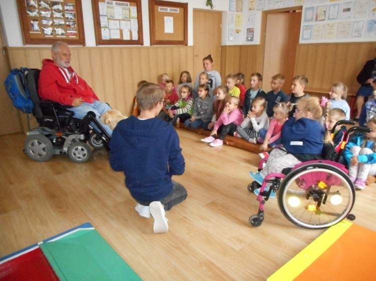 Warsztaty Edukacyjne Fundacji „Towarzystwa Przyjaciół Szalonego Wózkowicza” w PSP w Bogucinie