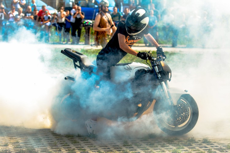 [WIDEO, FOTO] Niesamowita atmosfera, zapach spalonej gumy oraz koncerty. Tak wyglądał Bike Night w Garbatce-Letnisko