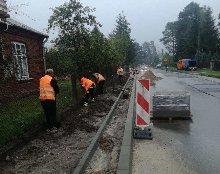 Ruszył remont chodnika przy Kochanowskiego