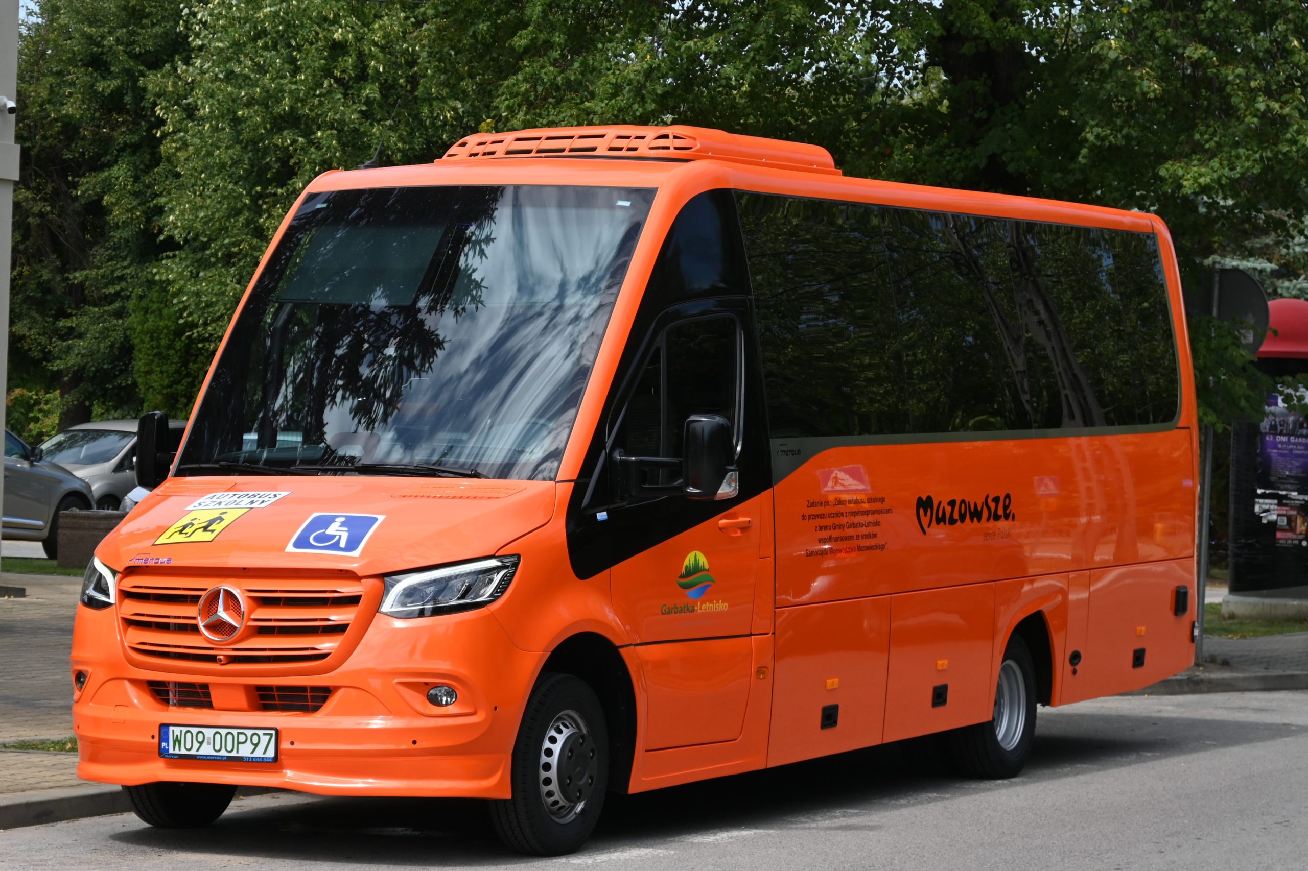 Nowy autobus szkolny – bezpieczny transport uczniów dzięki wsparciu Samorządu Województwa Mazowieckiego